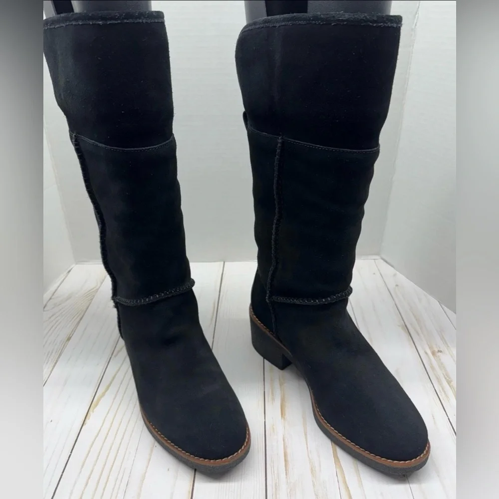 Coach FG1011 Turnlock Shearling Boots Size 6